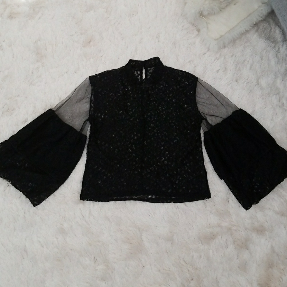 Black lace cropped blouse(NWOT)